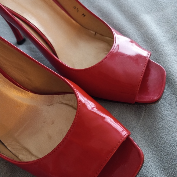 Stuart Weitzman red heel open toe shoe - Picture 5 of 7